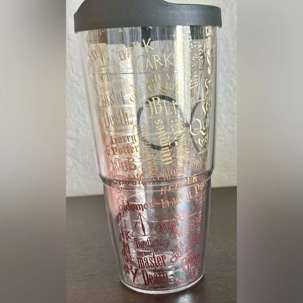 Harry Potter Tervis Tumbler with Gold and Black Design - Picture 4 of 4